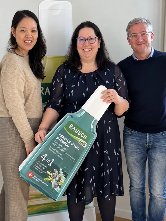 Dr. Katharina Buttenberg with two colleagues and a RAUSCH product display