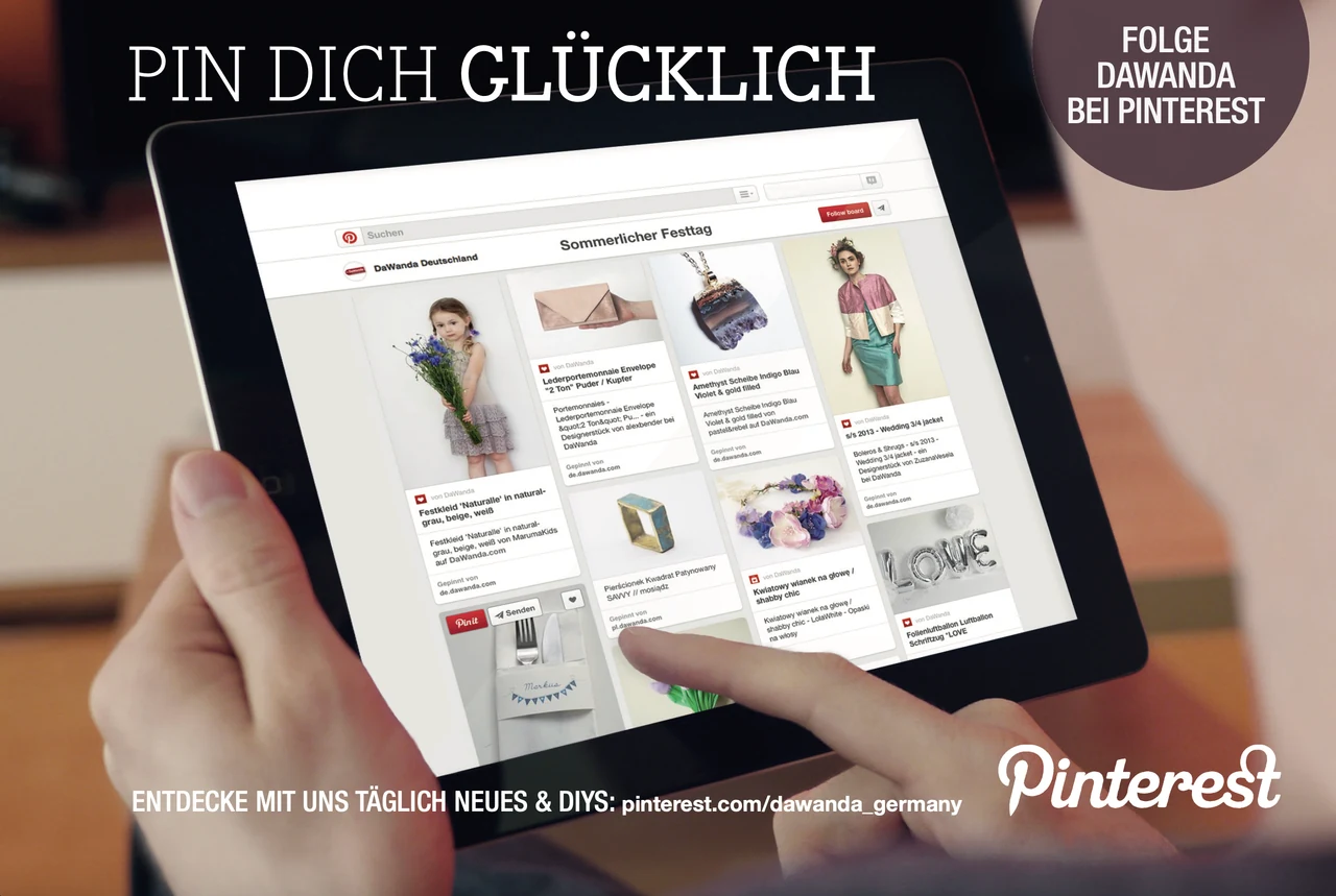 DaWanda Pinterest campaign: Pin dich glücklich, with a tablet showing the Sommerlicher Festtag board and an invitation to follow DaWanda on Pinterest.